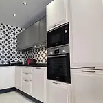Apartamento Sunshore N5 - Sea Views, Cozy Balcony, Steps From The Promenade Sliema