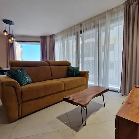 Sunshore N5 - Sea Views, Cozy Balcony, Steps From The Promenade Apartamento