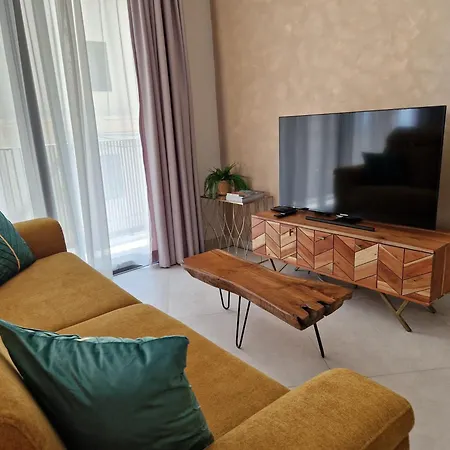 Apartment Sunshore N5 - Sea Views, Cozy Balcony, Steps From The Promenade *
