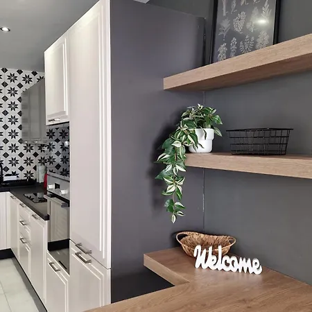 Lejlighed Sunshore N5 - Sea Views, Cozy Balcony, Steps From The Promenade *