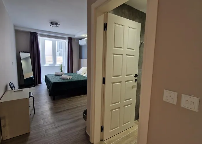 Sunshore N5 - Sea Views, Cozy Balcony, Steps From The Promenade Σλιέμα