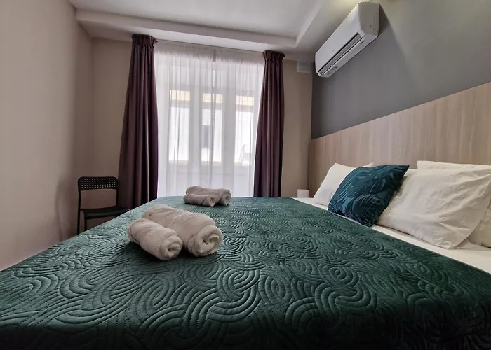 Sunshore N5 - Sea Views, Cozy Balcony, Steps From The Promenade