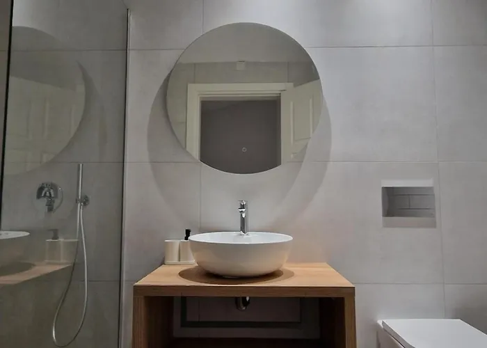 Sunshore N5 - Sea Views, Cozy Balcony, Steps From The Promenade *