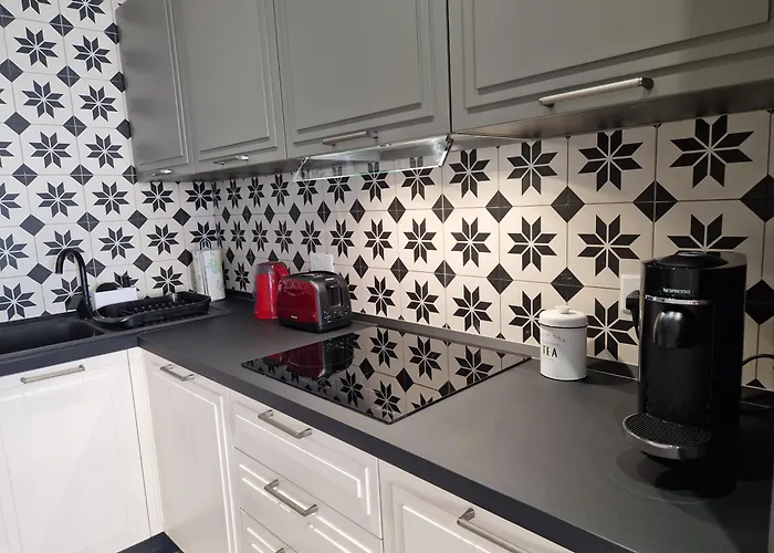 Sunshore N5 - Sea Views, Cozy Balcony, Steps From The Promenade Sliema