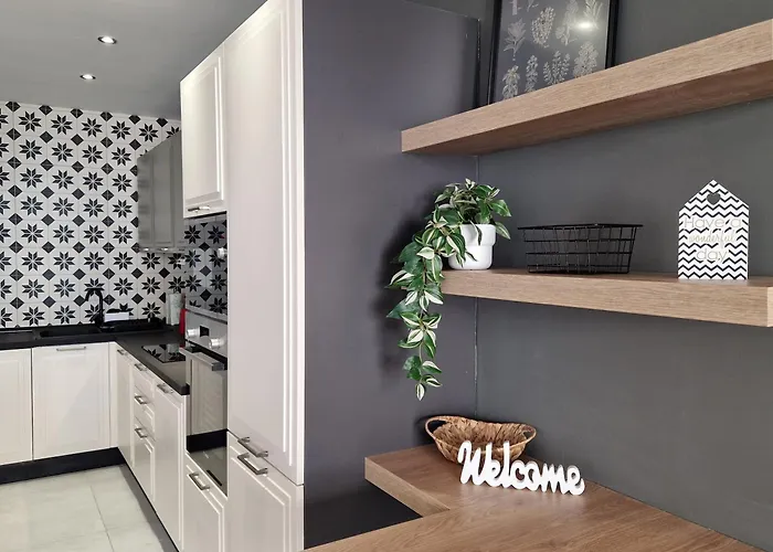 Διαμέρισμα Sunshore N5 - Sea Views, Cozy Balcony, Steps From The Promenade *