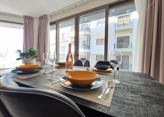 Sunshore N5 - Sea Views, Cozy Balcony, Steps From The Promenade * Sliema