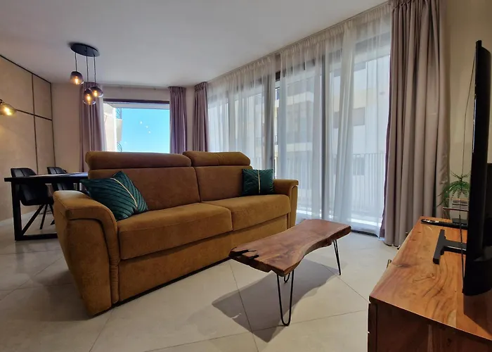 Sunshore N5 - Sea Views, Cozy Balcony, Steps From The Promenade Apartment