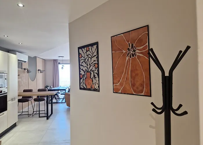 Sunshore N5 - Sea Views, Cozy Balcony, Steps From The Promenade Sliema