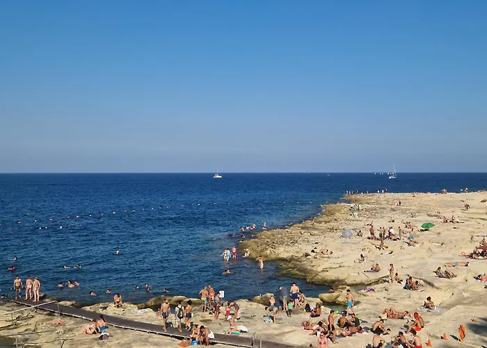 Sunshore N5 - Sea Views, Cozy Balcony, Steps From The Promenade Sliema