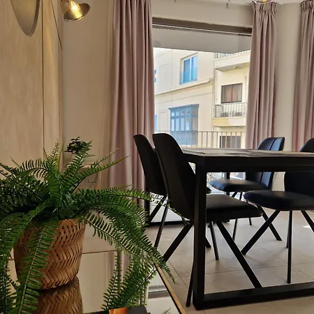 公寓 Sunshore N5 - Sea Views, Cozy Balcony, Steps From The Promenade