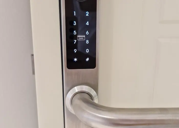 Sunshore N5 - Sea Views, Cozy Balcony, Steps From The Promenade * 斯利马