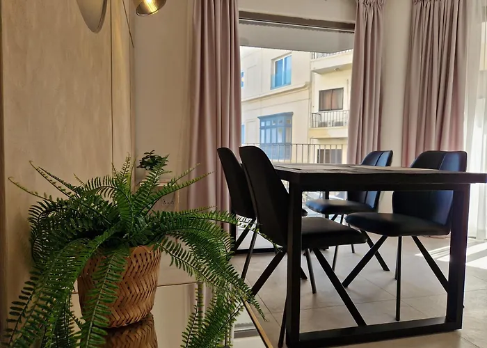 公寓 Sunshore N5 - Sea Views, Cozy Balcony, Steps From The Promenade